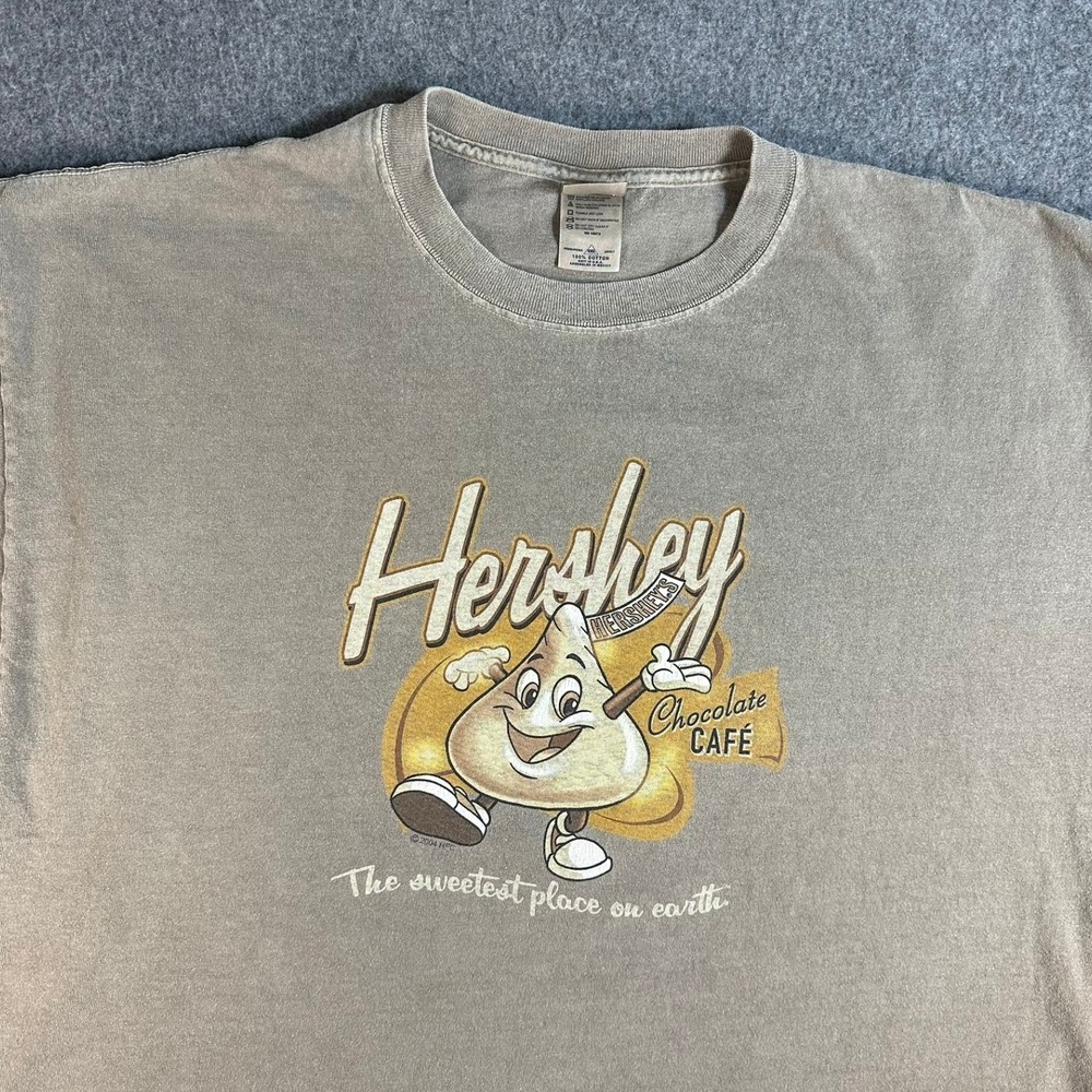 Hershey Chocolate Cafe Graphic T Shirt Mens 2XL Beige Cotton 2004 Delta Magnum